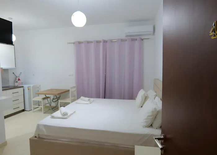 Pink Saranda